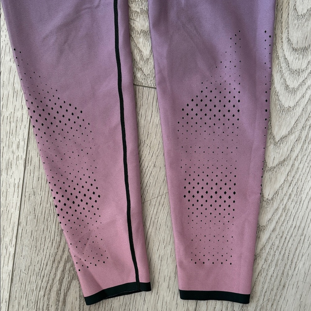 Ultracor Leggings in Black and pink Gradient - Picture 5 of 9